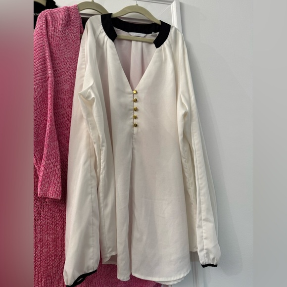 Lot of 7 Women’s Shirts and Sweaters - Picture 3 of 8